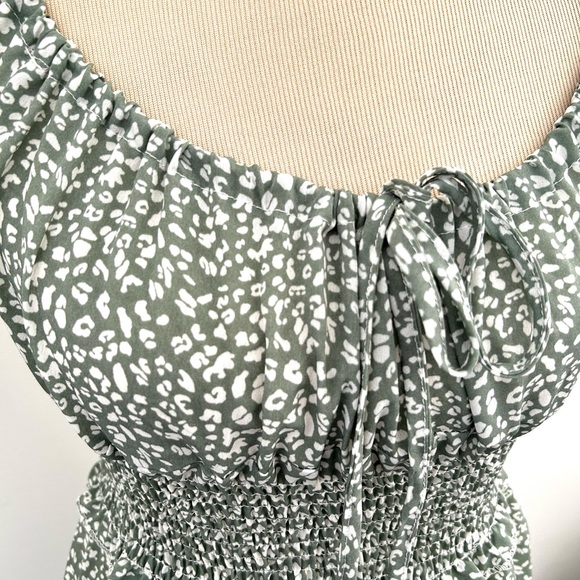 🌸Women’s Sage Green Sundress. Size: Small. - Picture 5 of 11